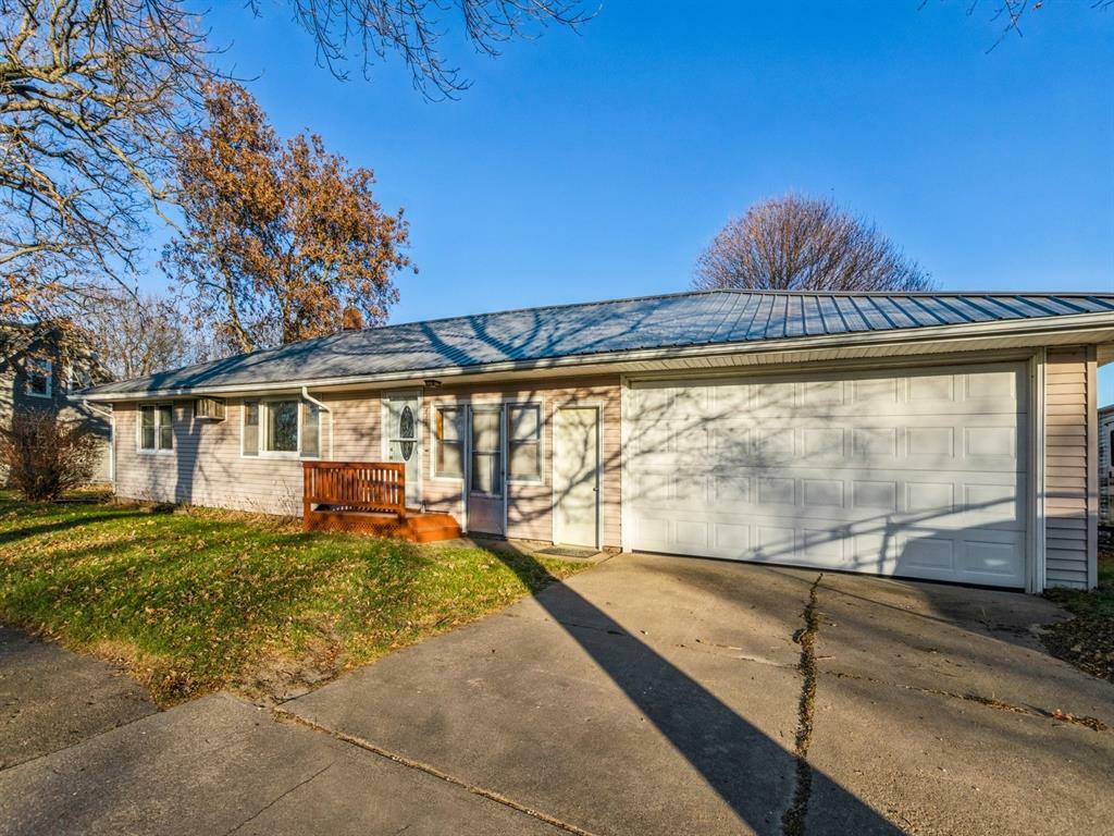 Property Photo: 411 2nd Street S IA 52218