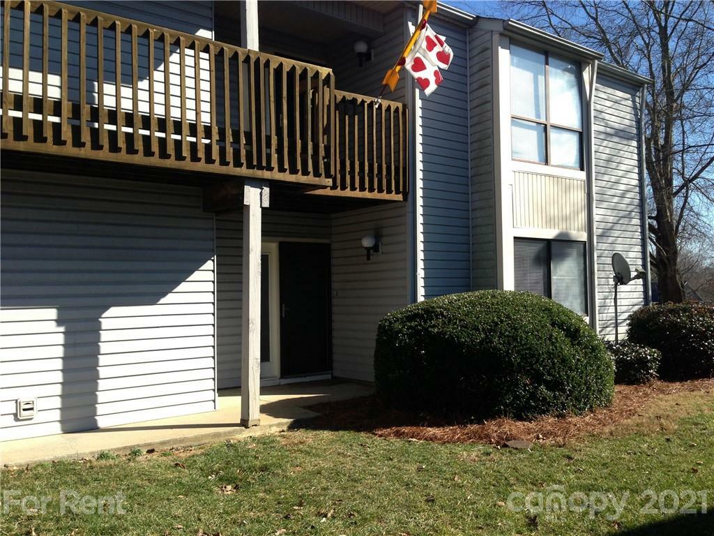 Property Photo: 10921 Harrowfield Road NC 28226