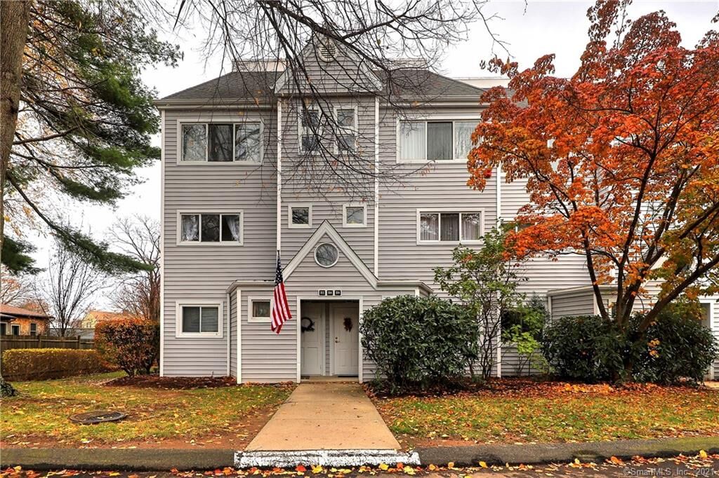 Property Photo:  267 Melba Street B8  CT 06460 