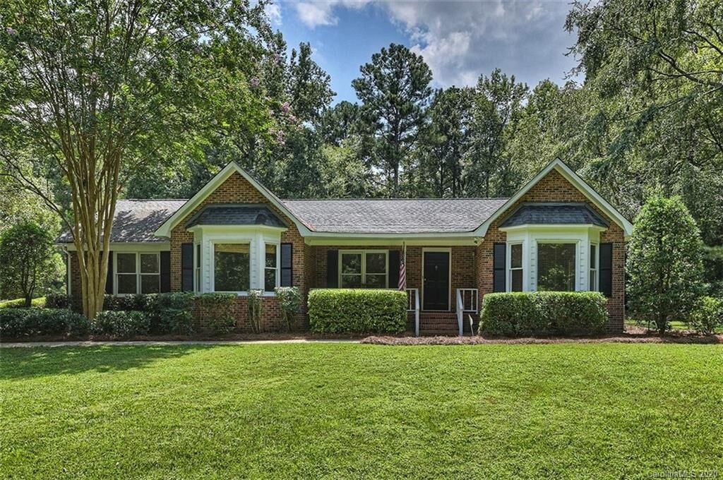 Property Photo: 9503 Dovewood Place NC 28173