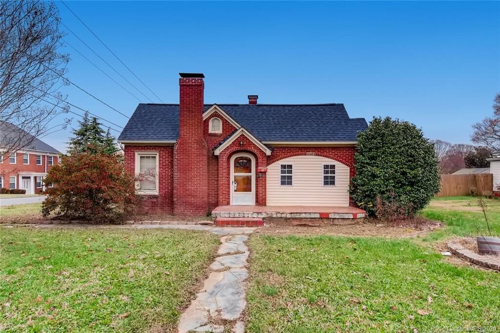 Property Photo: 1101 Jackson Street NC 28083