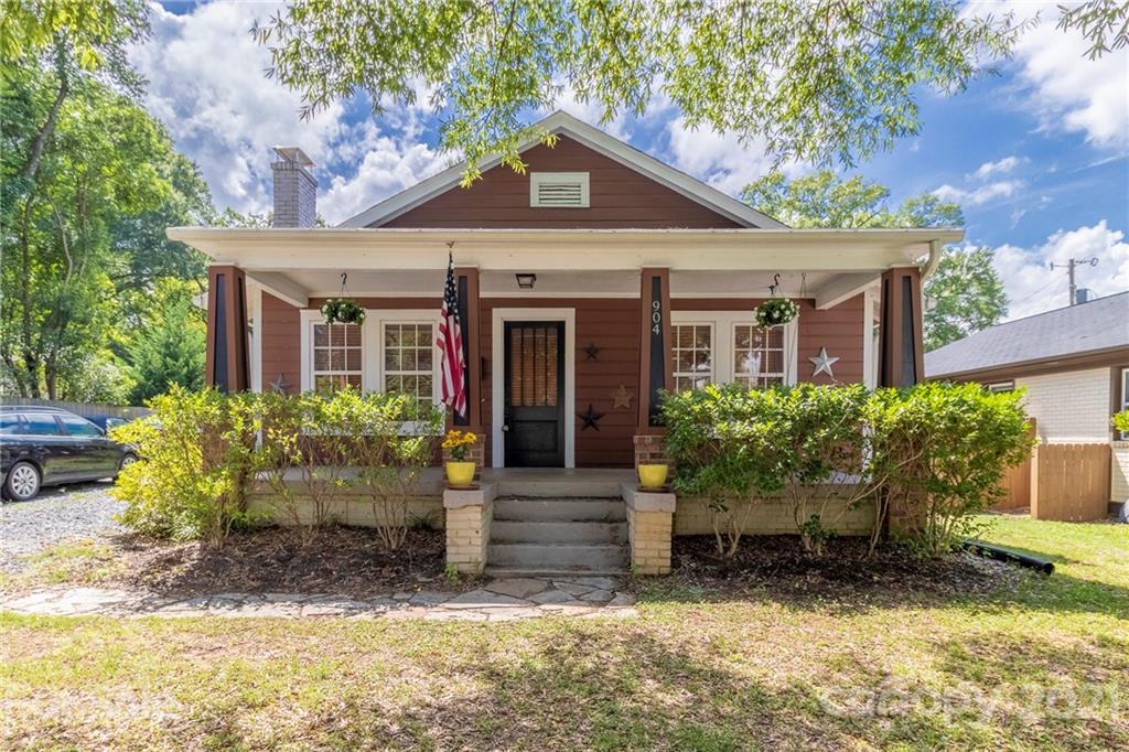 Property Photo: 904 Anderson Street NC 28205