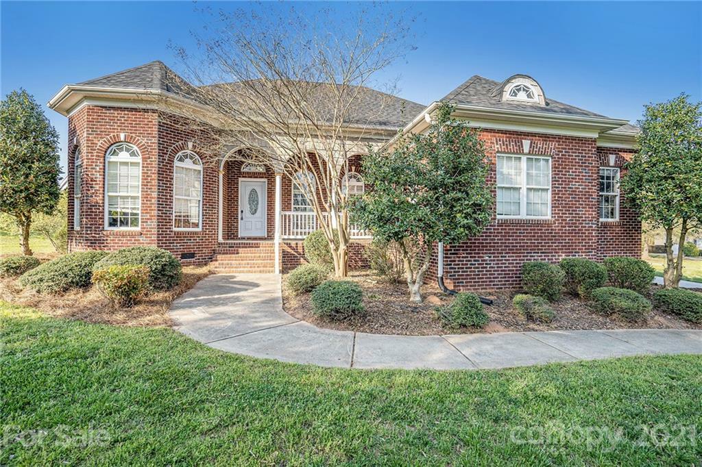 Property Photo:  2055 Applebrook Drive  NC 28110 