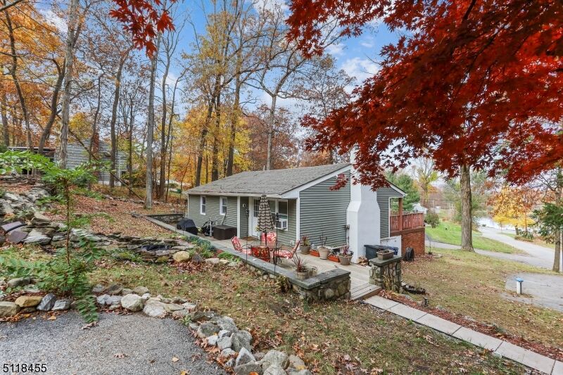 Property Photo: 8 Lakeview Dr S NJ 07419