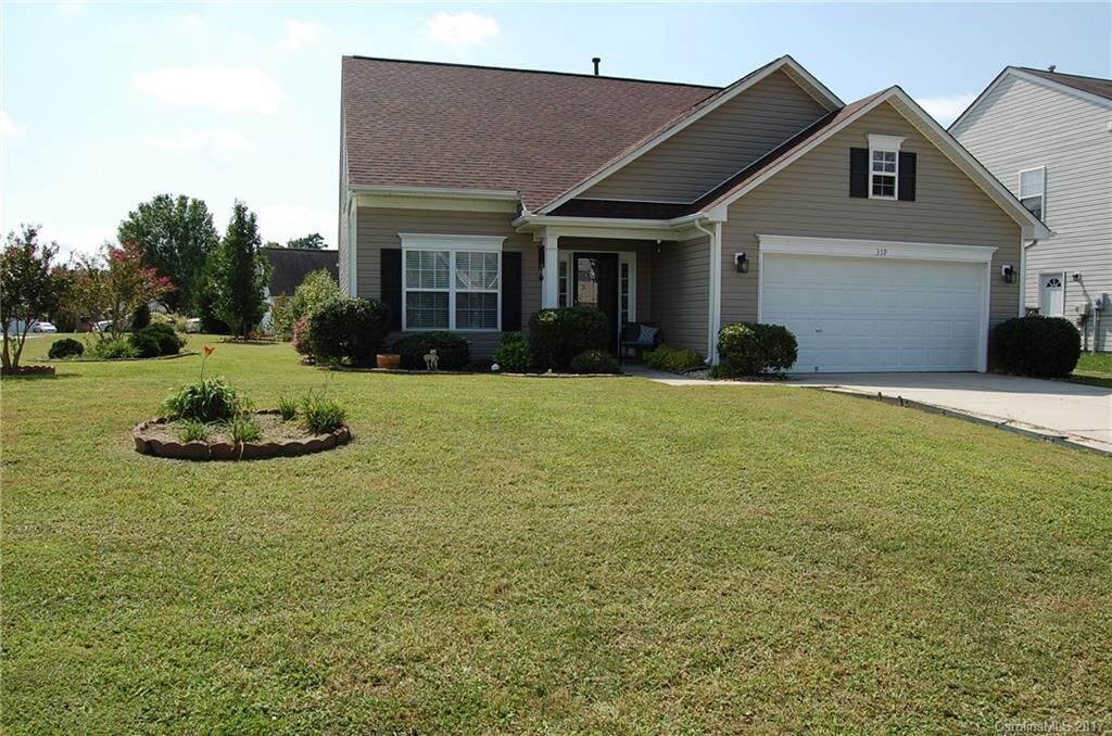 Property Photo: 359 Courtland Court NC 28081