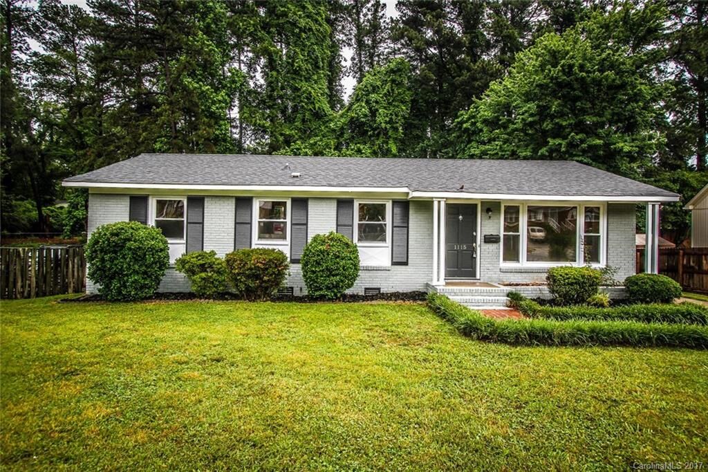 Property Photo:  1115 Log Cabin Road  NC 28213 