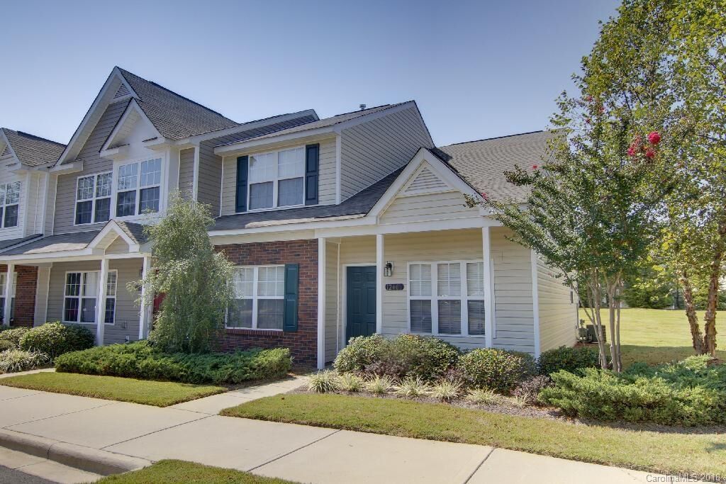 Property Photo:  12406 Hennigan Place Lane  NC 28214 