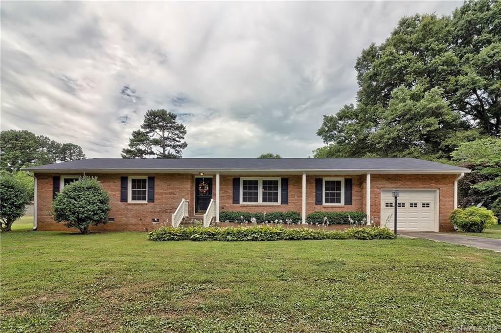 Property Photo:  713 Fieldstone Road  NC 28115 