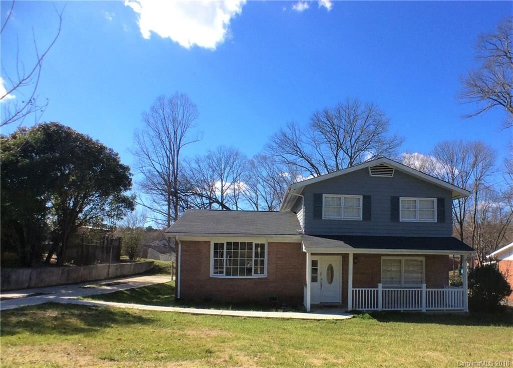 Property Photo: 6900 Flintrock Road NC 28214