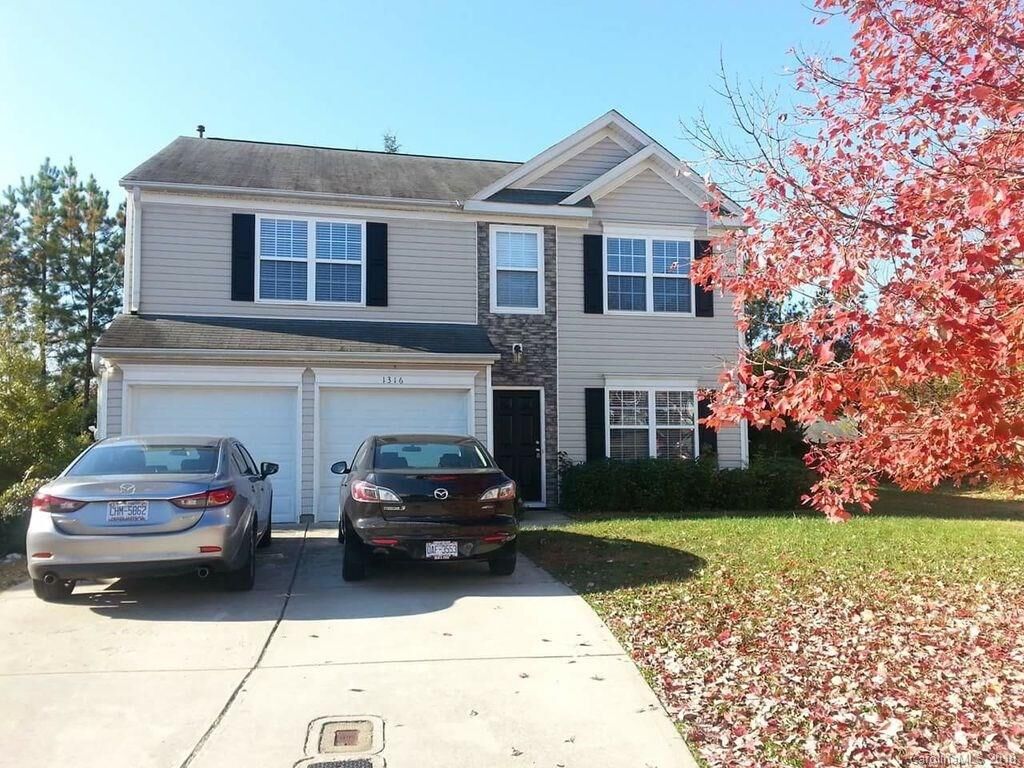 Property Photo: 1316 Crestfield Drive NC 28269