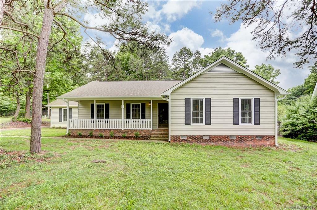 Property Photo:  5501 Foxcrest Drive  NC 28227 