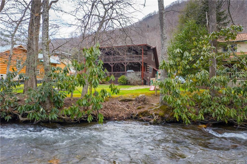Property Photo: 50 Garden Court NC 28751