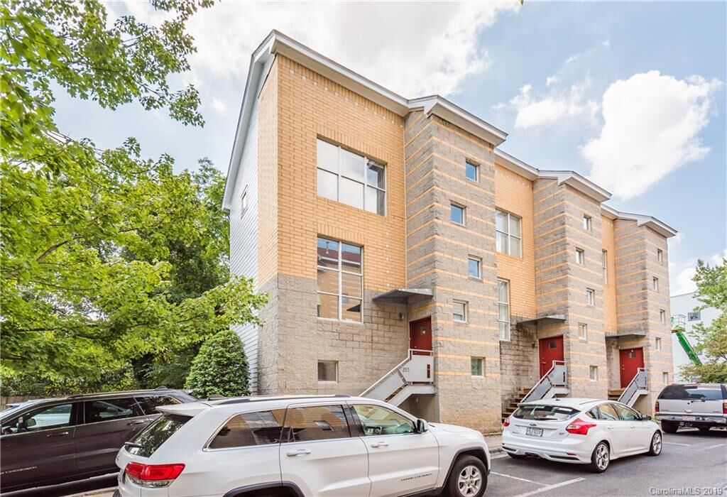 Property Photo: 2013 Atherton Heights Lane NC 28203