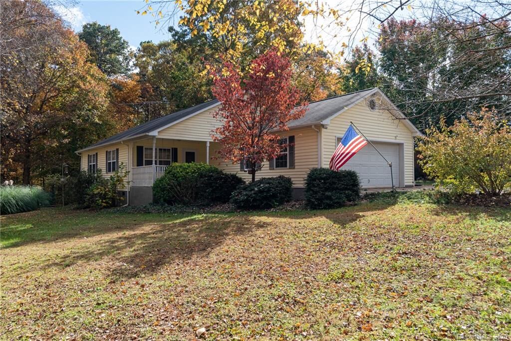 Property Photo:  1564 Warwick Court  NC 28092 