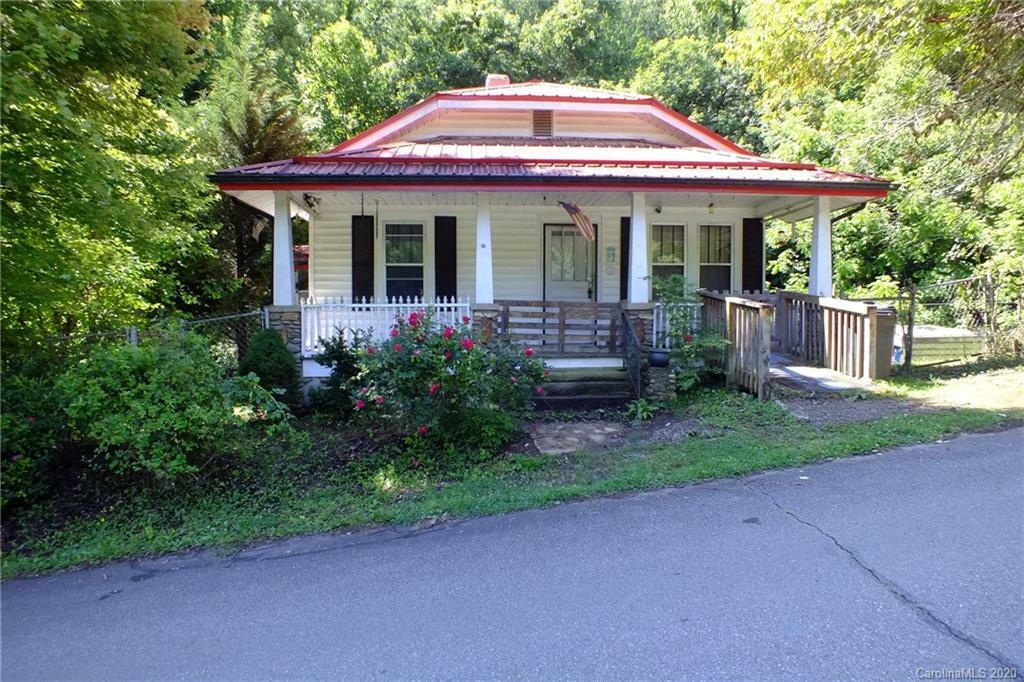 Property Photo:  63 Sylvan Street  NC 28786 