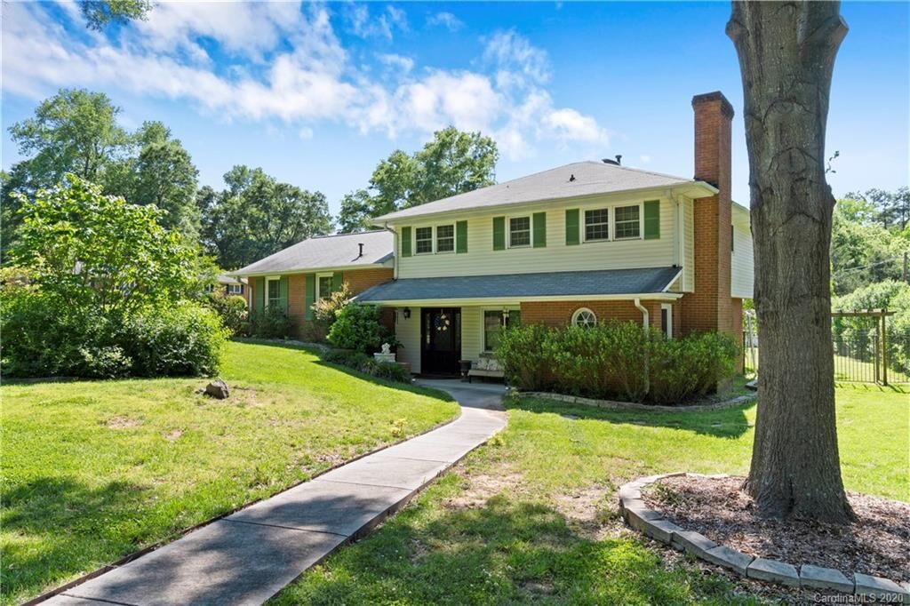 Property Photo:  111 Queensgate Lane  NC 28214 