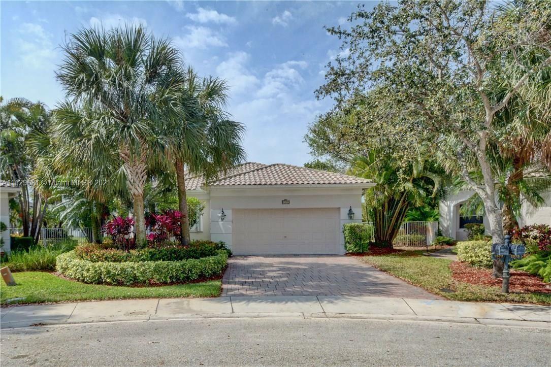 Property Photo: 2577 Bay Pointe Dr 2577 FL 33327