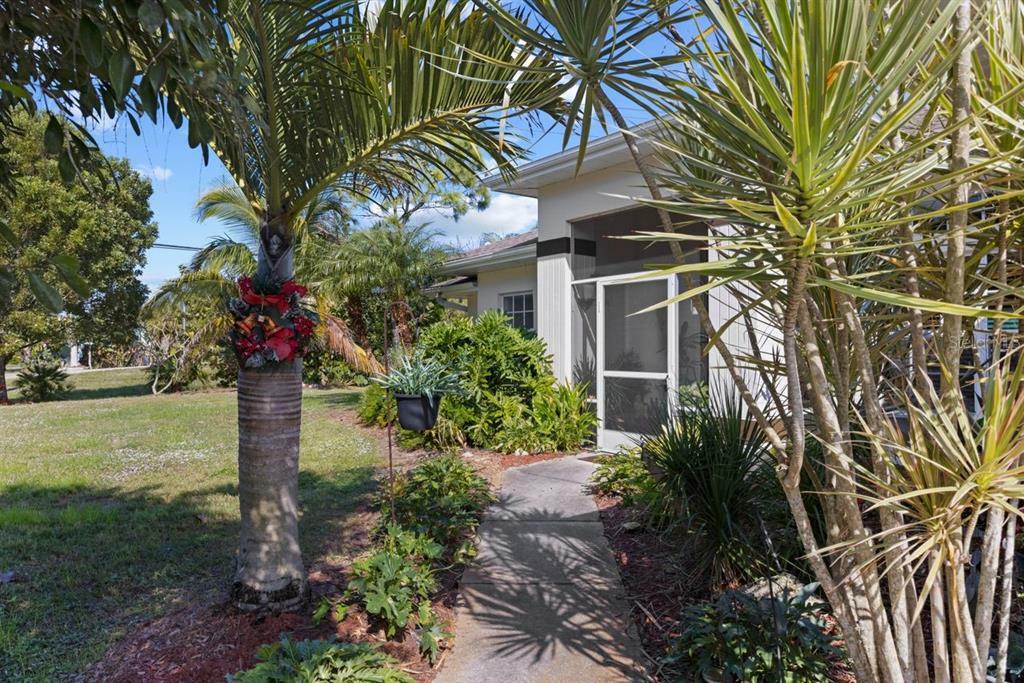 Property Photo:  4010 Yucatan Circle  FL 33948 