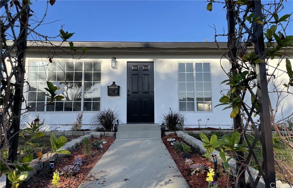 Property Photo:  965 Oasis Drive  CA 90502 