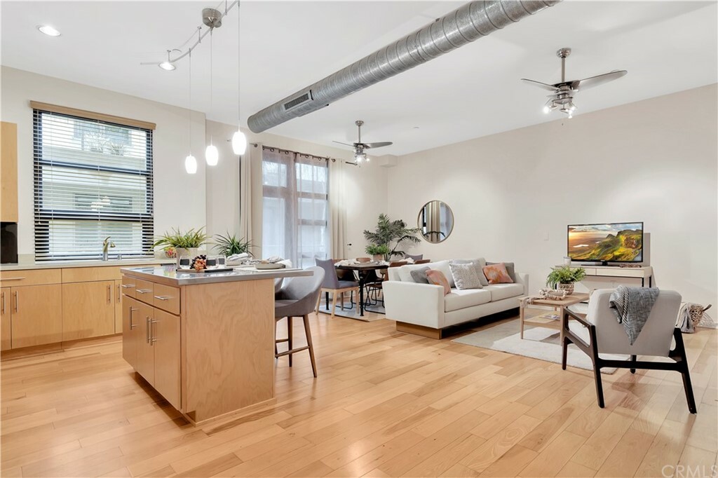 Property Photo: 133 The Promenade N 325 CA 90802