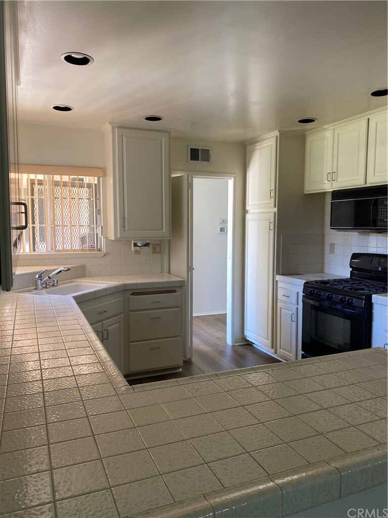 Property Photo:  940 Fulbright Avenue  CA 92373 
