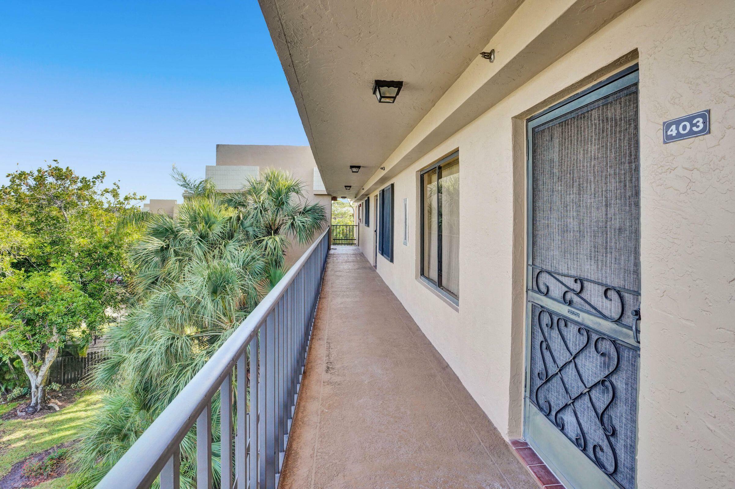 Property Photo:  4820 Lucerne Lakes Boulevard 403  FL 33467 