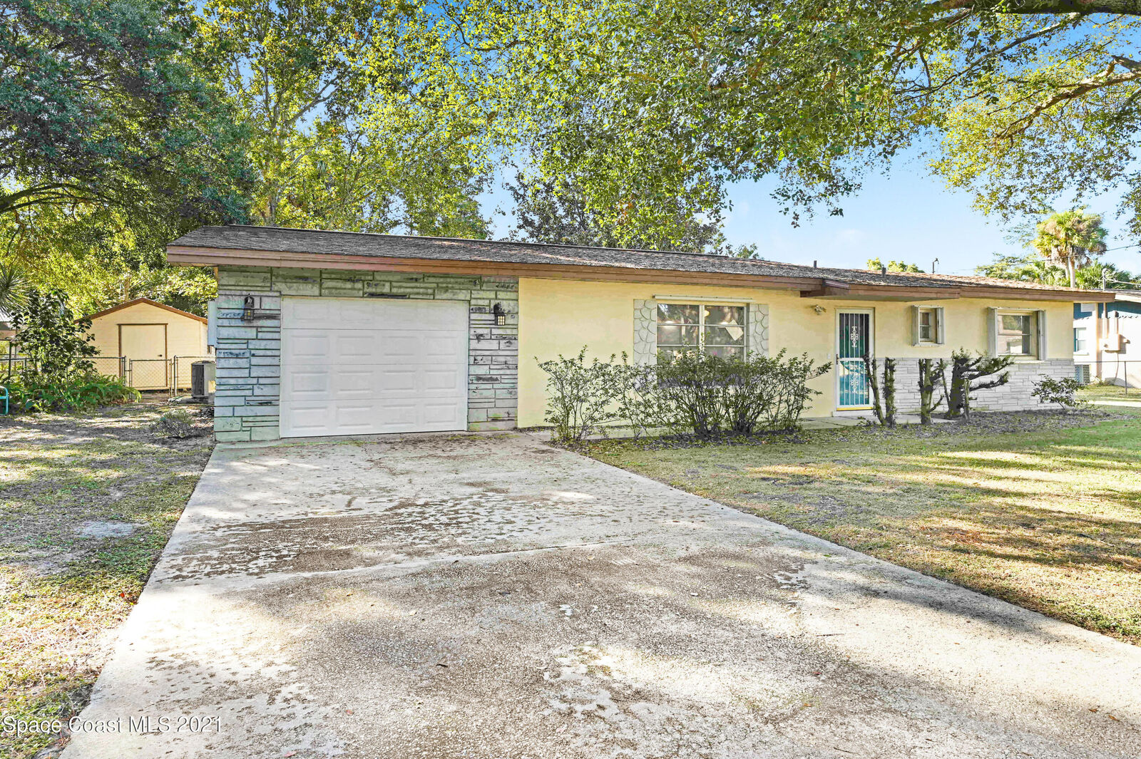 Property Photo:  7855 Lime Grove Avenue  FL 32904 
