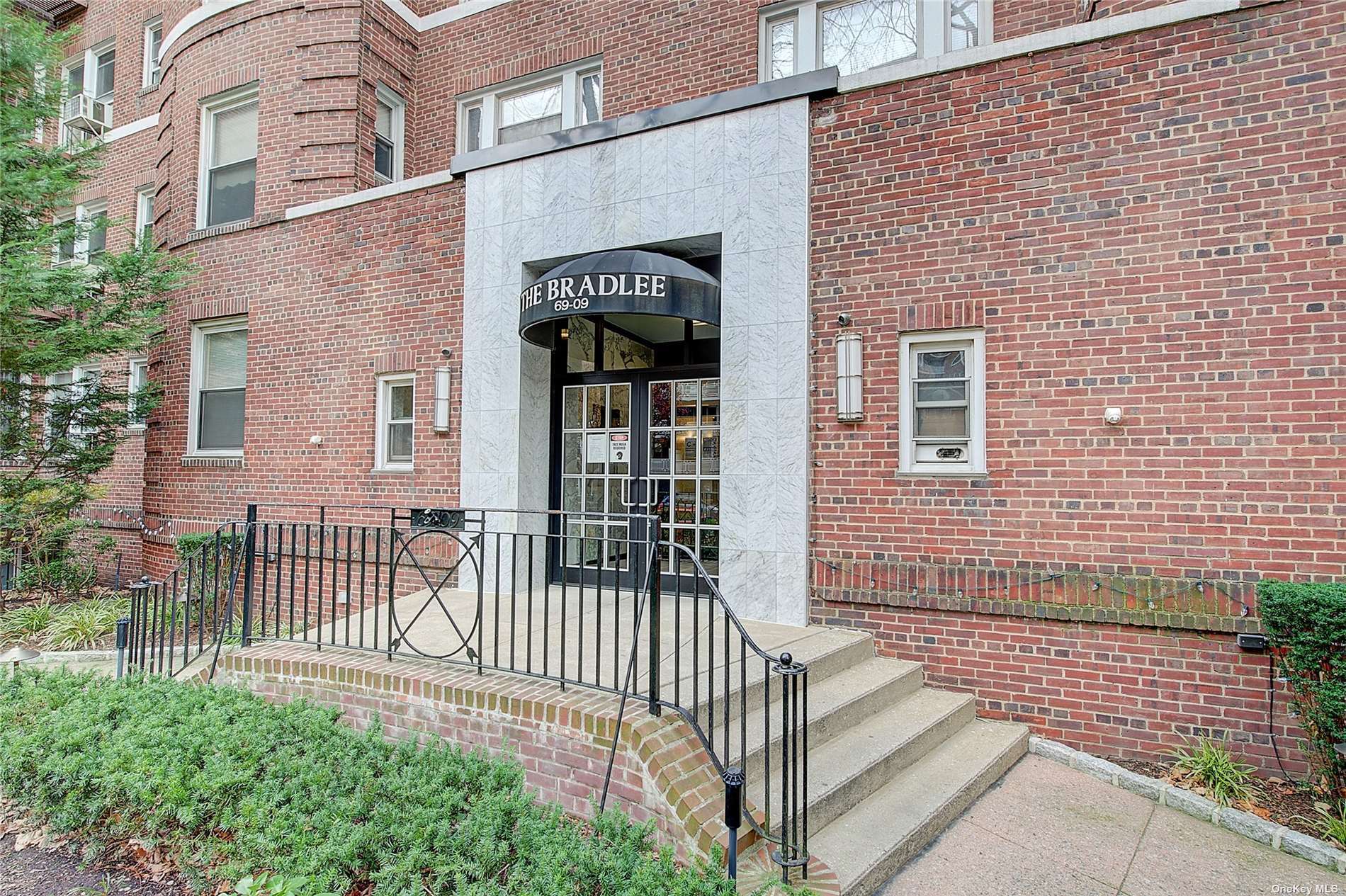 Property Photo: 69-09 108 Street 306 NY 11375