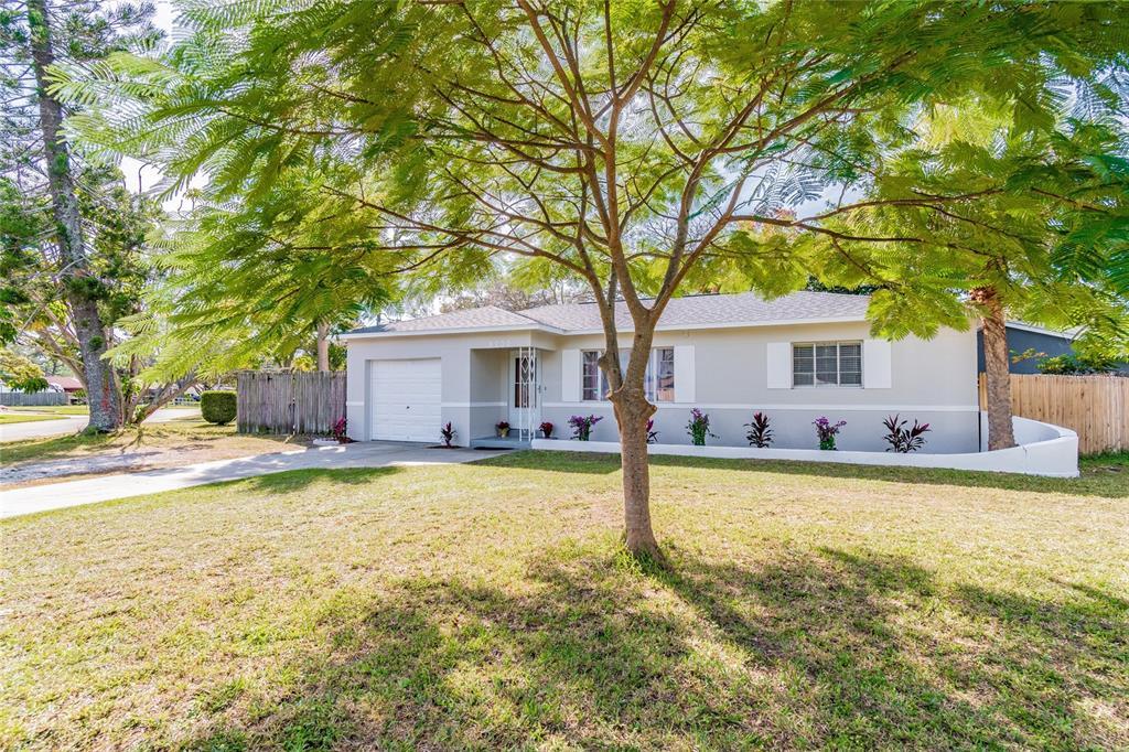 Property Photo: 6200 Hampton Drive N FL 33710