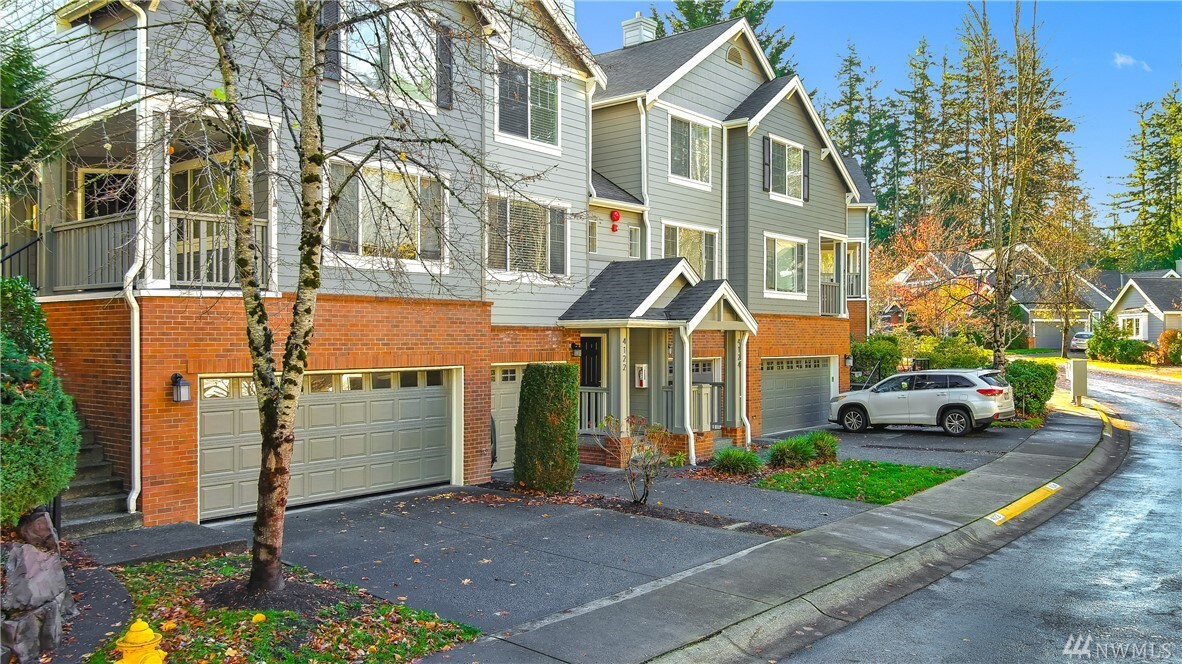 Property Photo:  4122 248th Ct SE 82  WA 98029 
