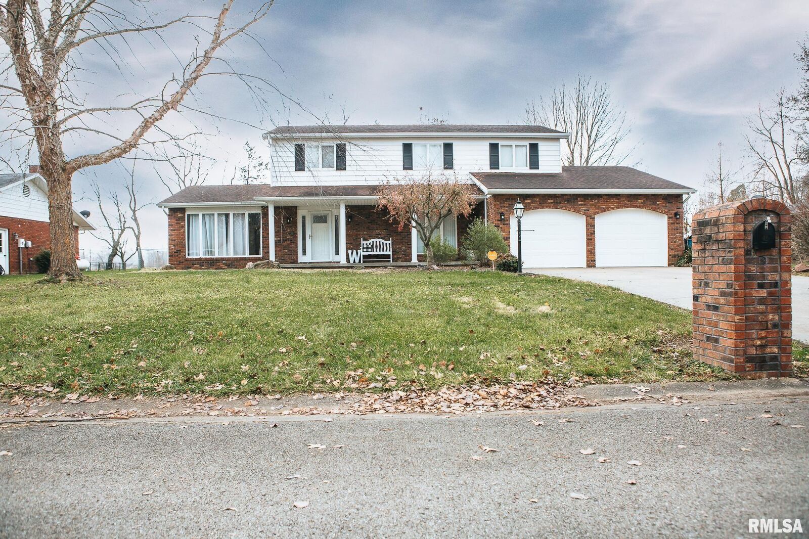 Property Photo:  11 Suburban  IL 62966 