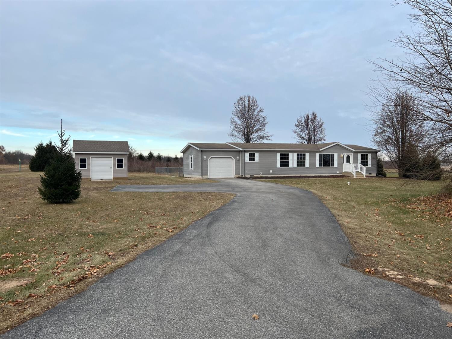 Property Photo: 3249 E 875 IN 46532
