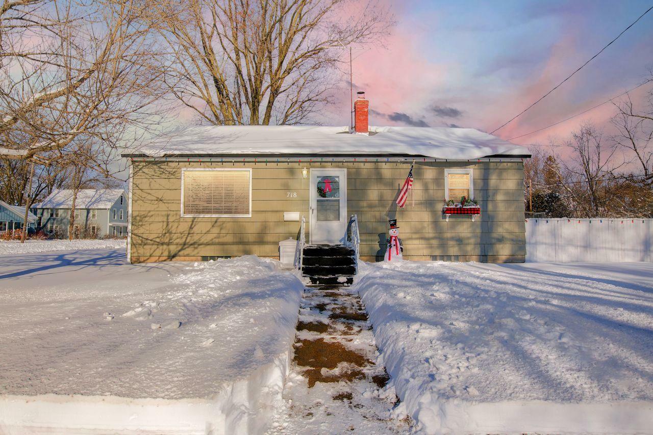 Property Photo:  718 Myrtle Street W  MN 55082 