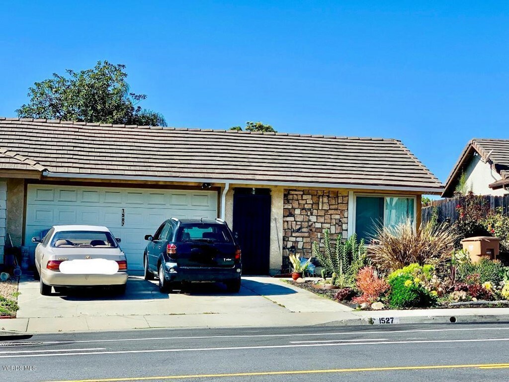 Property Photo:  1527 S Petit Avenue  CA 93004 