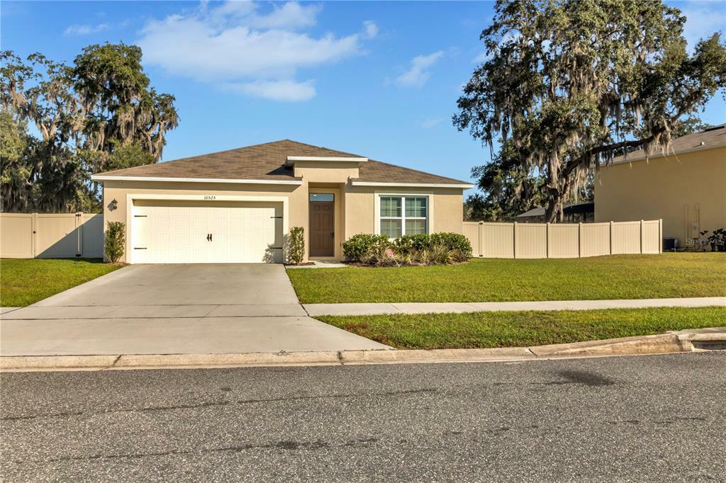 Property Photo:  10525 Bronze Leaf Court  FL 34788 