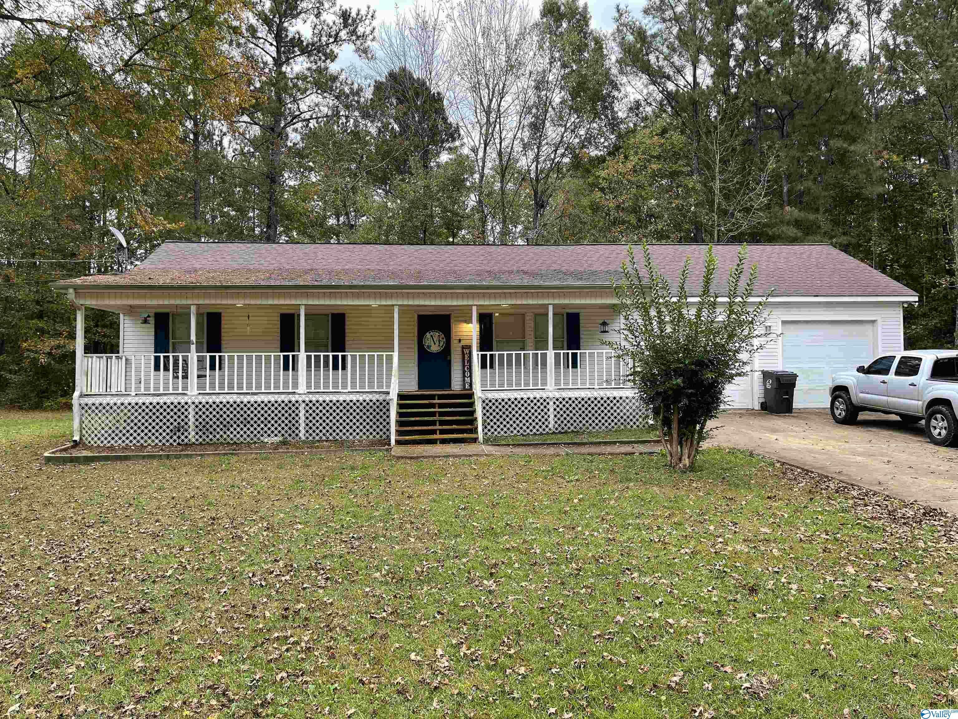 3459 Spraggins Avenue  Hokes Bluff AL 35903 photo