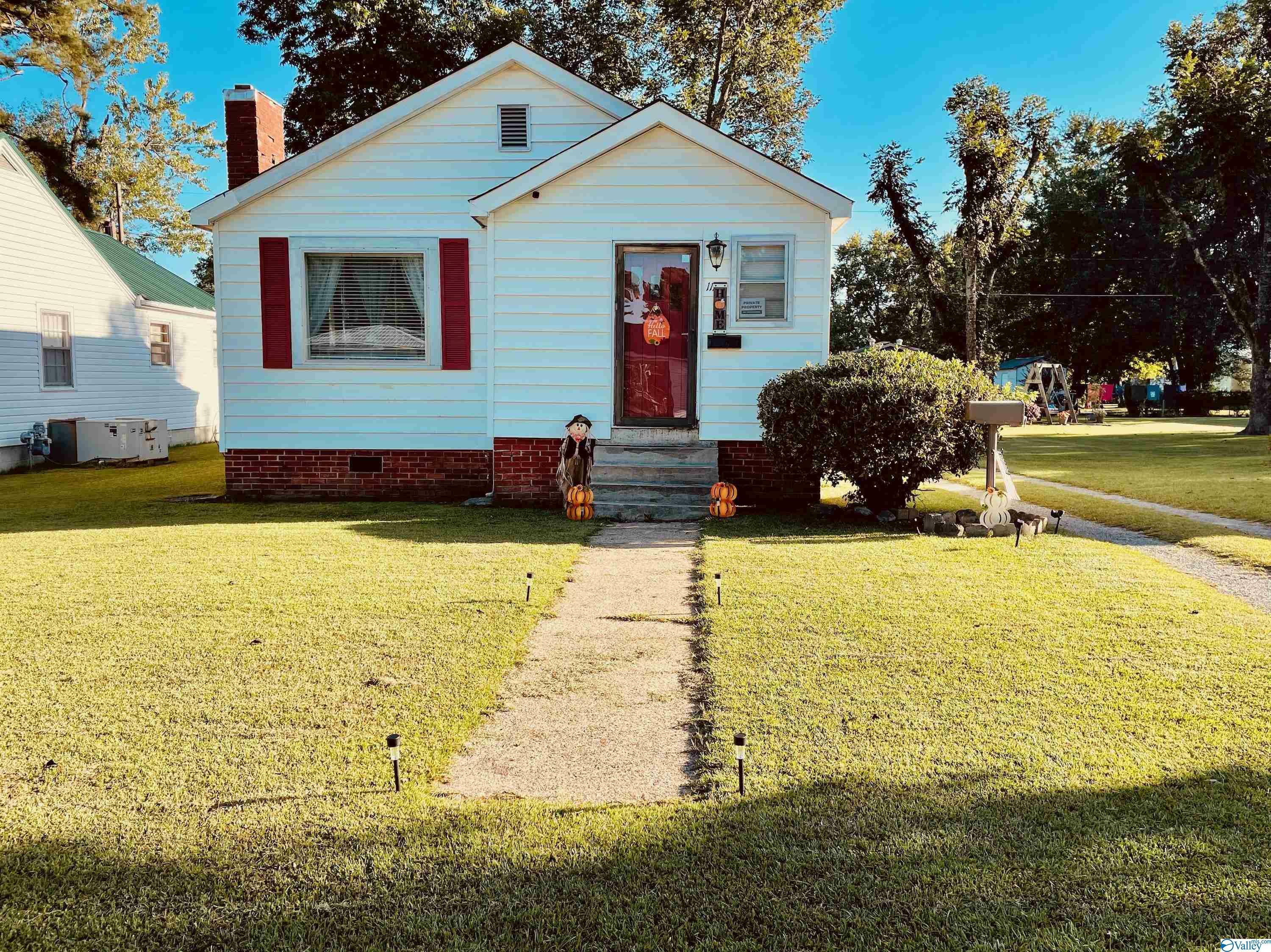 Property Photo:  1117 Windsor Street  AL 35903 