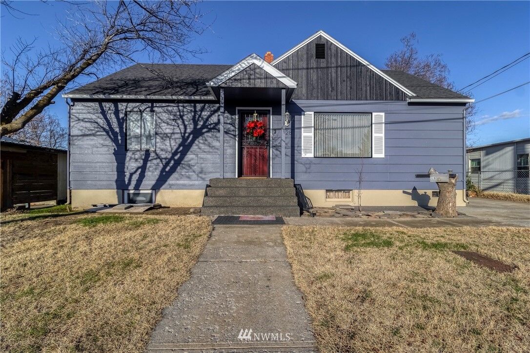 Property Photo:  328 NW 10th Avenue  OR 97862 