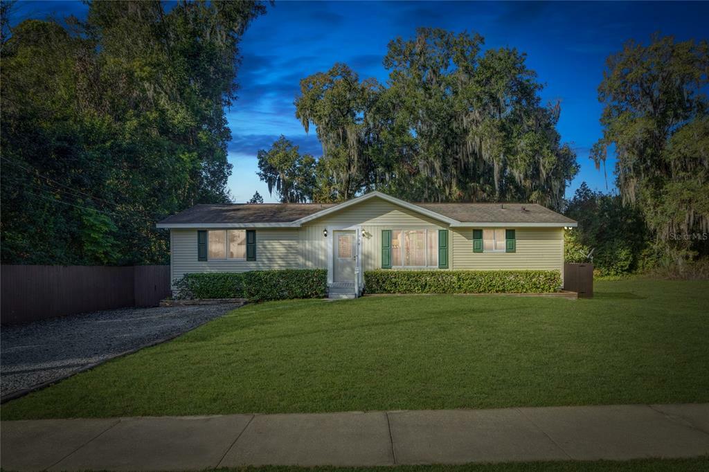 Property Photo: 334 N Kentucky Avenue FL 32724