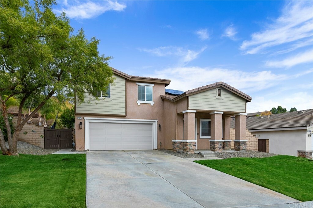 Property Photo: 23678 Cheyenne Canyon Dr CA 92587