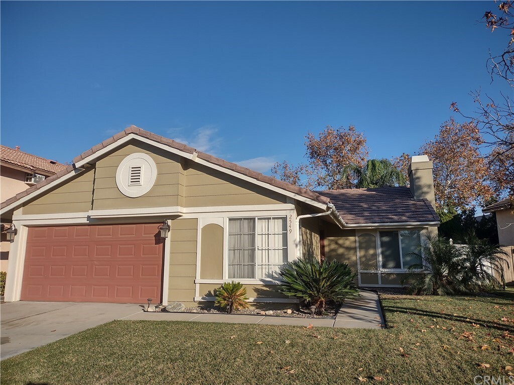 Property Photo: 2549 Shady Glen Lane CA 92408
