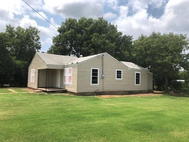Property Photo: 520 Burford Street TX 76228