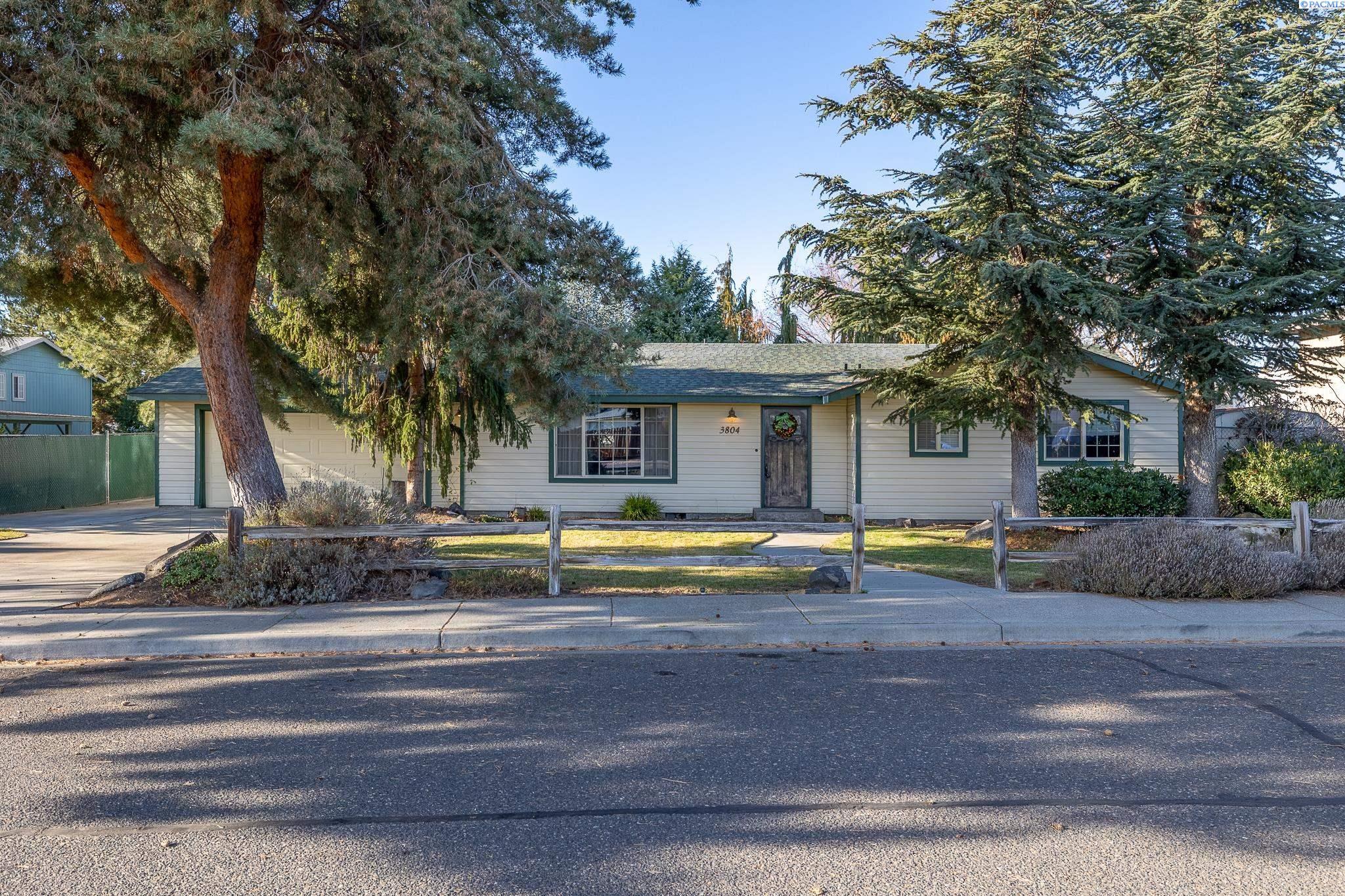 Property Photo: 3804 Riverward Ct WA 99301