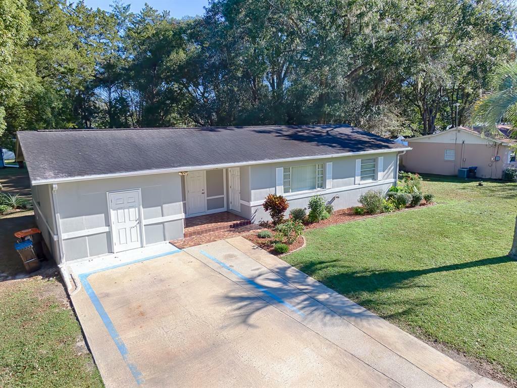 Property Photo:  5641 SE Poinciana Road  FL 34420 