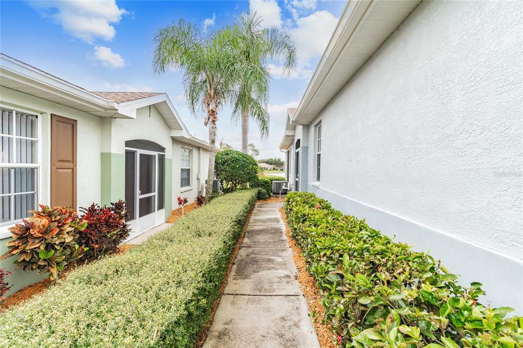 Property Photo:  755 Tremont Greens Lane  FL 33573 