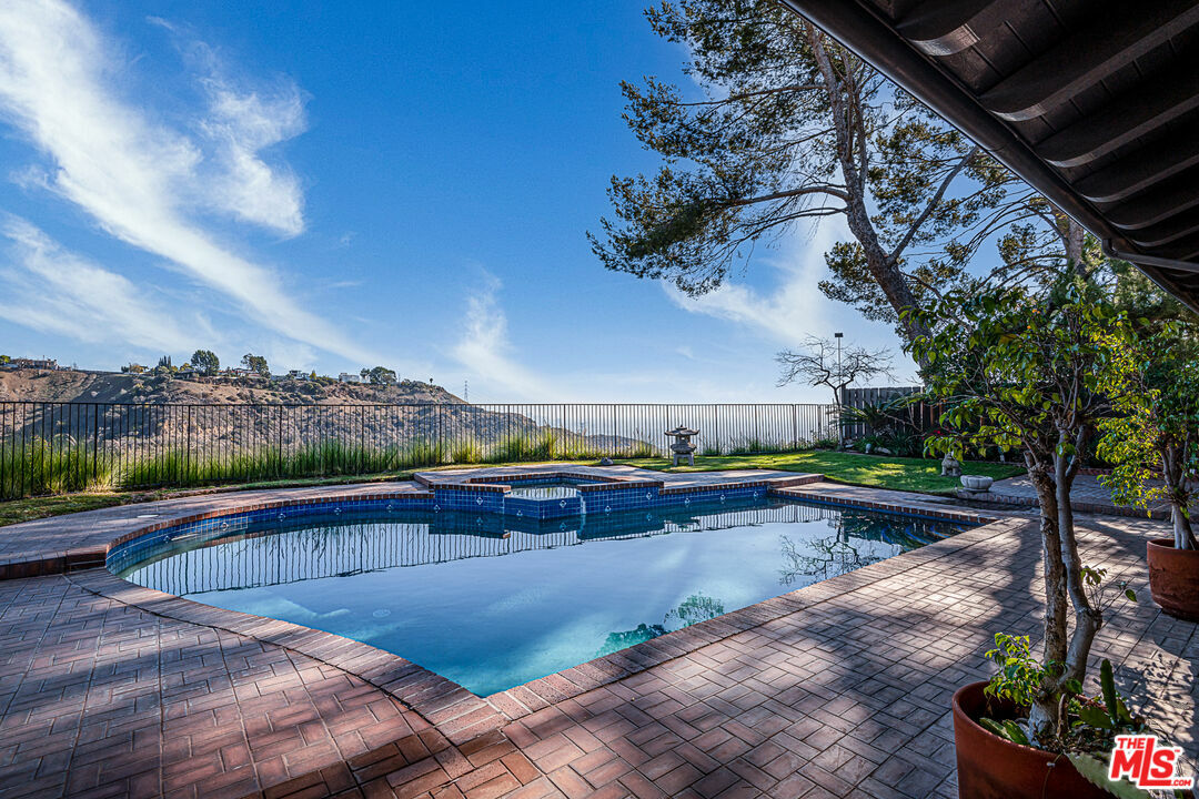 Property Photo: 2320 Apollo Dr CA 90046