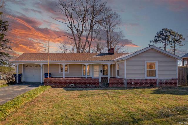 Property Photo:  400 Park Drive   63028 