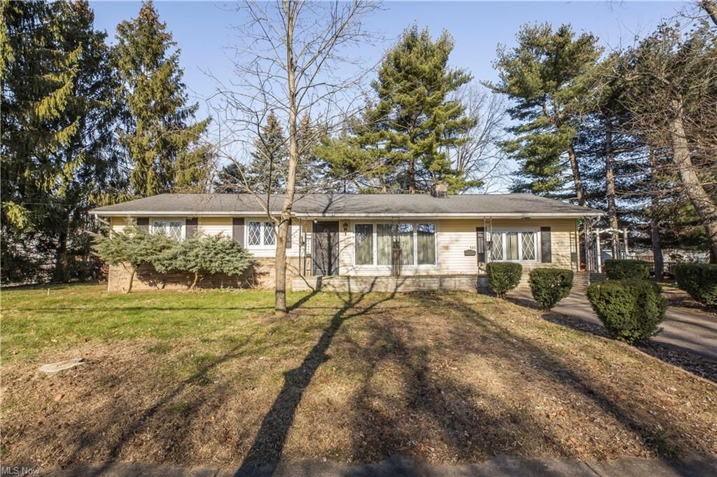 Property Photo: 885 Sutherland Avenue OH 44314