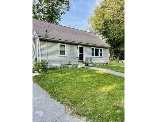 Property Photo:  2 Oakwood Ln  MA 01524 