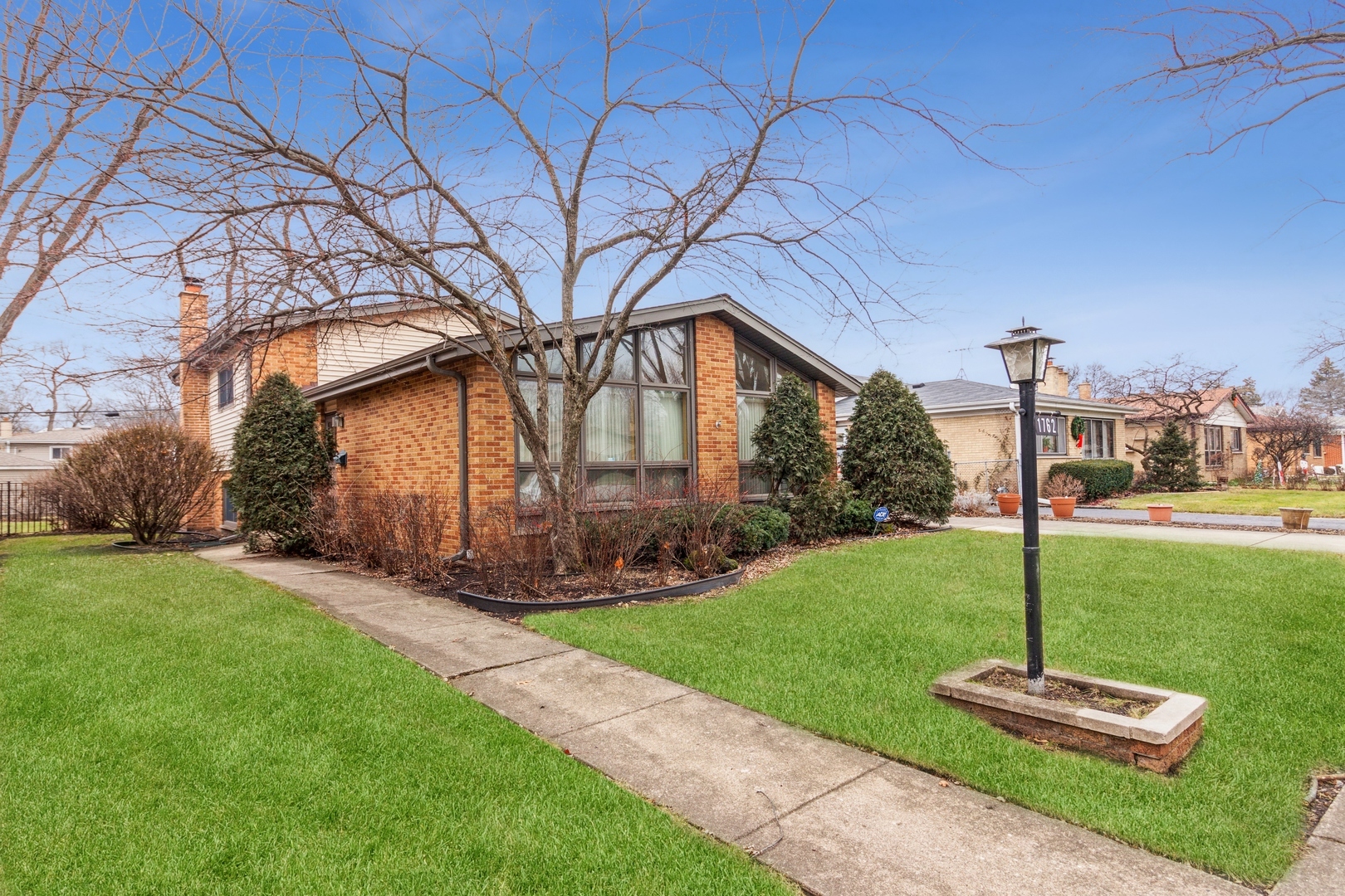 Property Photo:  1762 Sycamore Street  IL 60018 